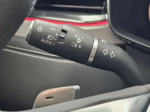 Jaguar F-Pace 2.0d i4 mhev R-Dynamic SE awd 204cv auto - Immagine 20