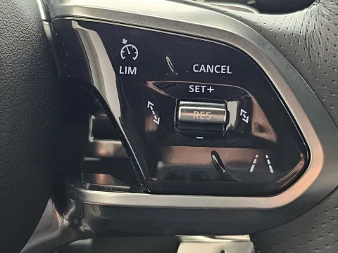 Jaguar F-Pace 2.0d i4 mhev R-Dynamic SE awd 204cv auto - Immagine 23