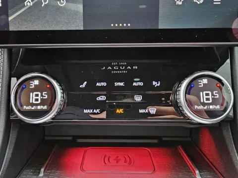 Jaguar F-Pace 2.0d i4 mhev R-Dynamic SE awd 204cv auto - Immagine 27