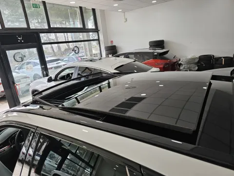 Jaguar F-Pace 2.0d i4 mhev R-Dynamic SE awd 204cv auto - Immagine 31