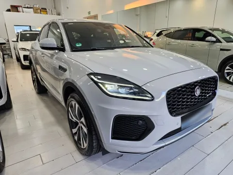 Jaguar E-Pace 2.0d i4 mhev R-Dynamic SE awd 163cv auto - Immagine 2