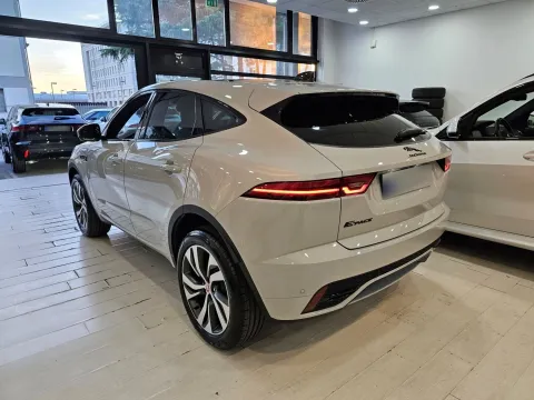 Jaguar E-Pace 2.0d i4 mhev R-Dynamic SE awd 163cv auto - Immagine 5