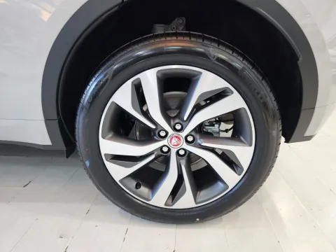 Jaguar E-Pace 2.0d i4 mhev R-Dynamic SE awd 163cv auto - Immagine 10