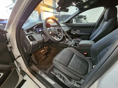 Jaguar E-Pace 2.0d i4 mhev R-Dynamic SE awd 163cv auto - Immagine 12