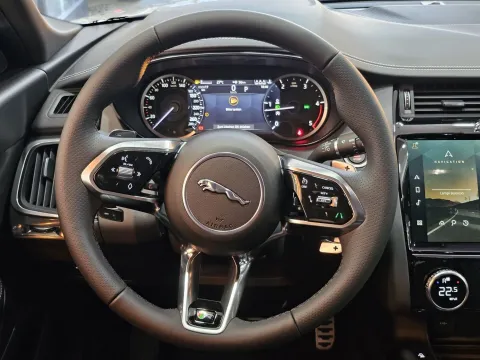Jaguar E-Pace 2.0d i4 mhev R-Dynamic SE awd 163cv auto - Immagine 18