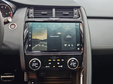 Jaguar E-Pace 2.0d i4 mhev R-Dynamic SE awd 163cv auto - Immagine 19