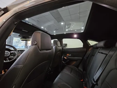 Jaguar E-Pace 2.0d i4 mhev R-Dynamic SE awd 163cv auto - Immagine 31