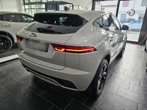 Jaguar E-Pace 2.0d i4 mhev R-Dynamic SE awd 163cv auto - Immagine 7