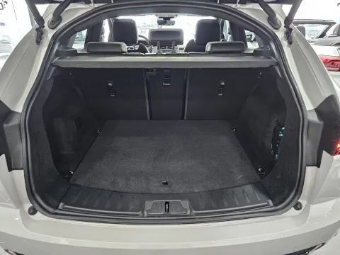 Jaguar E-Pace 2.0d i4 mhev R-Dynamic SE awd 163cv auto - Immagine 10