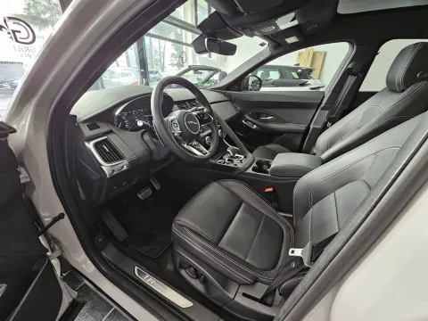 Jaguar E-Pace 2.0d i4 mhev R-Dynamic SE awd 163cv auto - Immagine 12