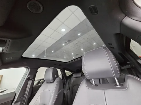 Jaguar E-Pace 2.0d i4 mhev R-Dynamic SE awd 163cv auto - Immagine 16