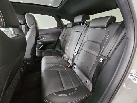 Jaguar E-Pace 2.0d i4 mhev R-Dynamic SE awd 163cv auto - Immagine 17