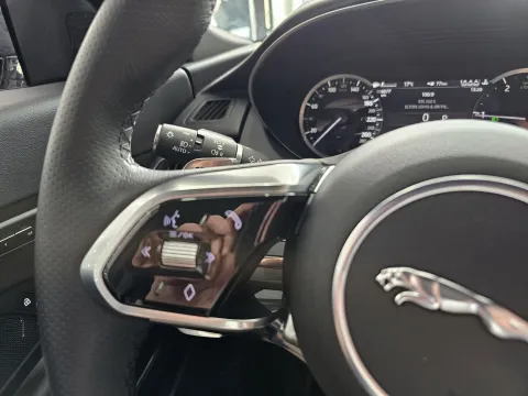 Jaguar E-Pace 2.0d i4 mhev R-Dynamic SE awd 163cv auto - Immagine 22