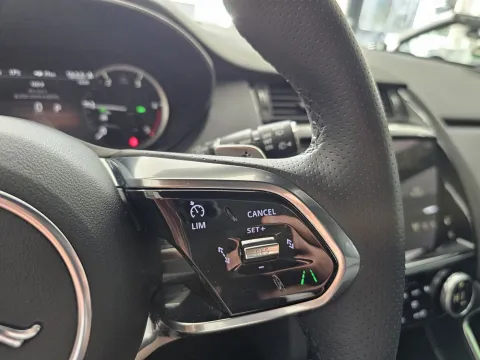 Jaguar E-Pace 2.0d i4 mhev R-Dynamic SE awd 163cv auto - Immagine 23