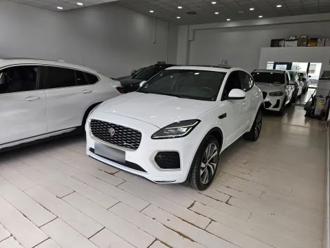 Jaguar E-Pace 2.0d i4 mhev R-Dynamic SE awd 163cv auto - Immagine 4