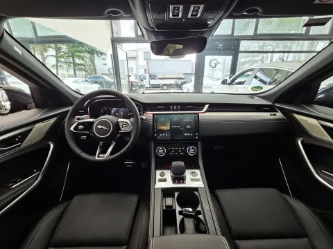 Jaguar F-Pace 2.0d i4 mhev R-Dynamic SE awd 204cv auto - Immagine 25