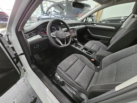 Volkswagen Passat Variant 2.0 tdi Business 150cv dsg - Immagine 9