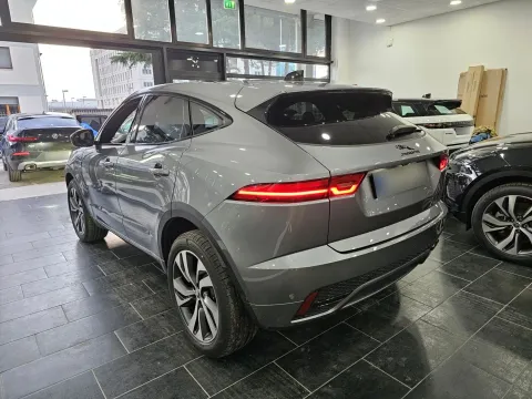 Jaguar E-Pace 2.0d i4 mhev R-Dynamic SE awd 163cv auto - Immagine 5