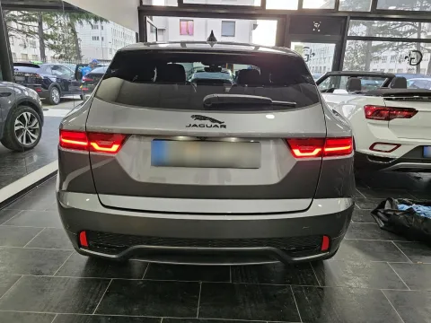 Jaguar E-Pace 2.0d i4 mhev R-Dynamic SE awd 163cv auto - Immagine 6