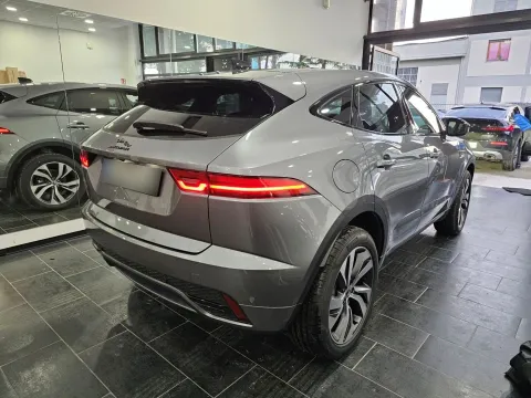 Jaguar E-Pace 2.0d i4 mhev R-Dynamic SE awd 163cv auto - Immagine 7