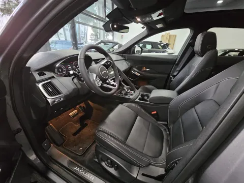 Jaguar E-Pace 2.0d i4 mhev R-Dynamic SE awd 163cv auto - Immagine 12