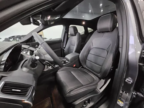 Jaguar E-Pace 2.0d i4 mhev R-Dynamic SE awd 163cv auto - Immagine 15