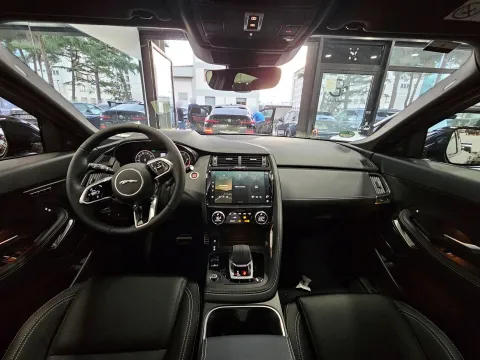 Jaguar E-Pace 2.0d i4 mhev R-Dynamic SE awd 163cv auto - Immagine 17
