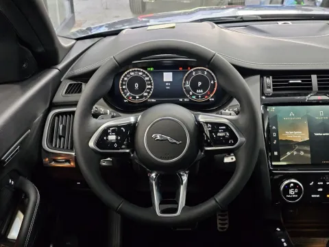 Jaguar E-Pace 2.0d i4 mhev R-Dynamic SE awd 163cv auto - Immagine 18