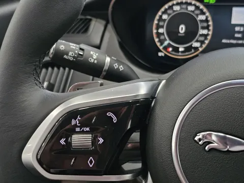 Jaguar E-Pace 2.0d i4 mhev R-Dynamic SE awd 163cv auto - Immagine 19