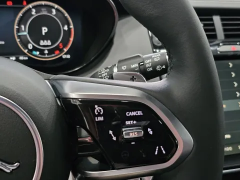 Jaguar E-Pace 2.0d i4 mhev R-Dynamic SE awd 163cv auto - Immagine 20
