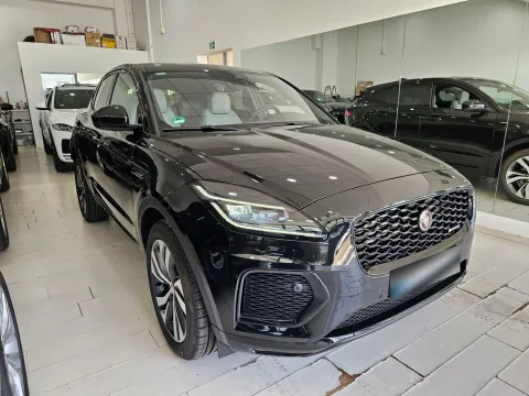 Jaguar E-Pace 2.0d i4 mhev R-Dynamic SE awd 163cv auto - Immagine 2