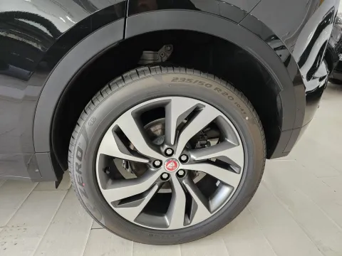 Jaguar E-Pace 2.0d i4 mhev R-Dynamic SE awd 163cv auto - Immagine 8