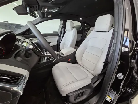 Jaguar E-Pace 2.0d i4 mhev R-Dynamic SE awd 163cv auto - Immagine 13