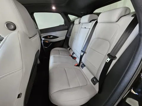 Jaguar E-Pace 2.0d i4 mhev R-Dynamic SE awd 163cv auto - Immagine 14