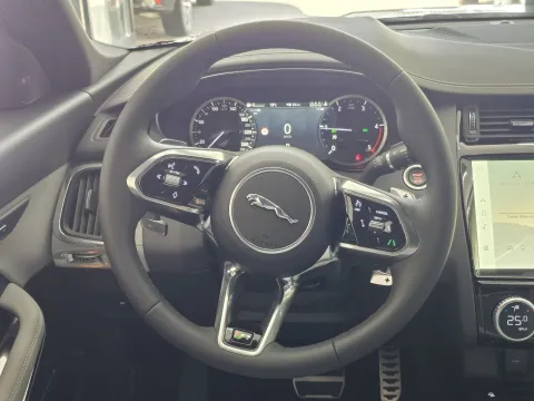 Jaguar E-Pace 2.0d i4 mhev R-Dynamic SE awd 163cv auto - Immagine 16