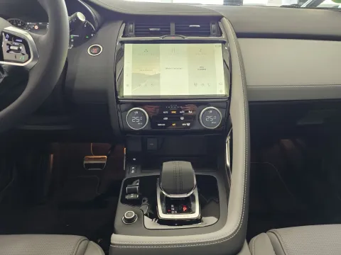 Jaguar E-Pace 2.0d i4 mhev R-Dynamic SE awd 163cv auto - Immagine 17