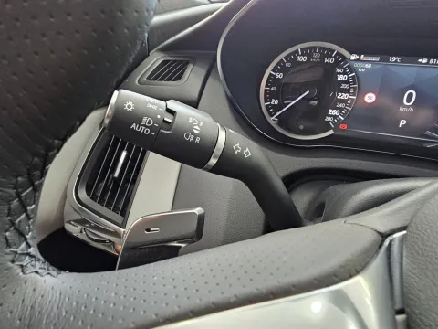 Jaguar E-Pace 2.0d i4 mhev R-Dynamic SE awd 163cv auto - Immagine 18