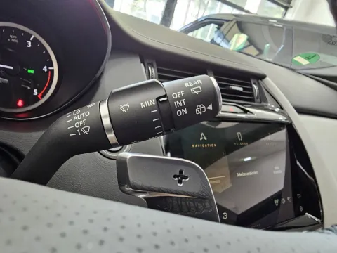 Jaguar E-Pace 2.0d i4 mhev R-Dynamic SE awd 163cv auto - Immagine 19