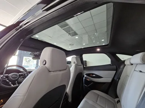 Jaguar E-Pace 2.0d i4 mhev R-Dynamic SE awd 163cv auto - Immagine 30