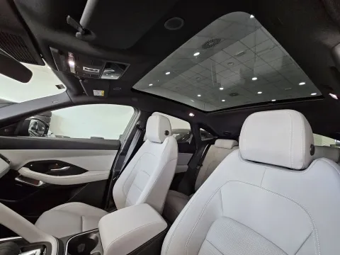 Jaguar E-Pace 2.0d i4 mhev R-Dynamic SE awd 163cv auto - Immagine 31