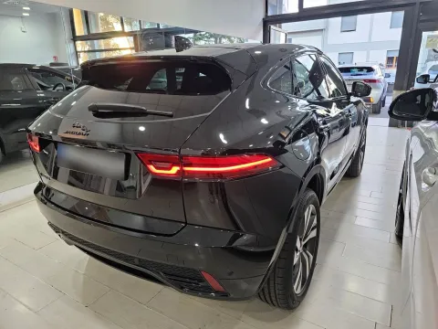 Jaguar E-Pace 2.0d i4 mhev R-Dynamic SE awd 163cv auto - Immagine 7