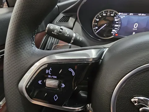 Jaguar E-Pace 2.0d i4 mhev R-Dynamic SE awd 163cv auto - Immagine 18