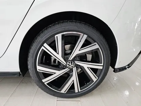 Volkswagen Golf 2.0 tdi R-Line 150cv dsg - Immagine 8