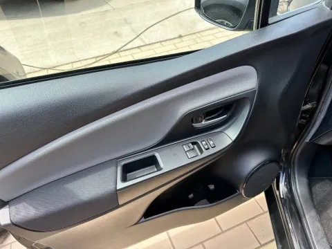 Toyota Yaris 5p 1.5h Business - Immagine 8