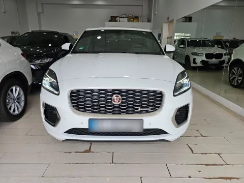 Jaguar E-Pace 2.0d i4 mhev R-Dynamic SE awd 163cv auto - Immagine 3