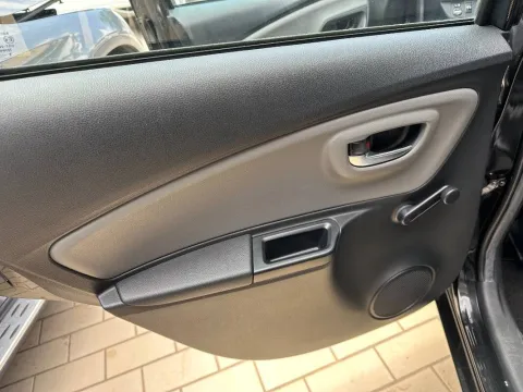 Toyota Yaris 5p 1.5h Business - Immagine 19