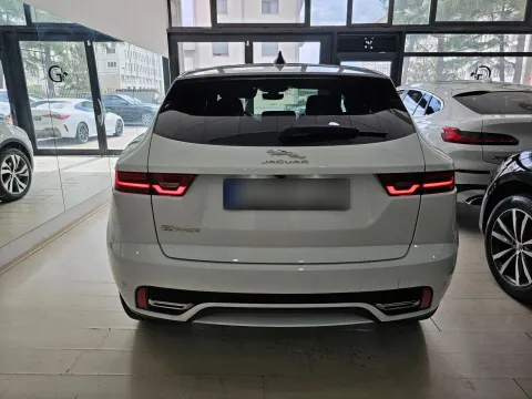 Jaguar E-Pace 2.0d i4 mhev R-Dynamic SE awd 163cv auto - Immagine 6