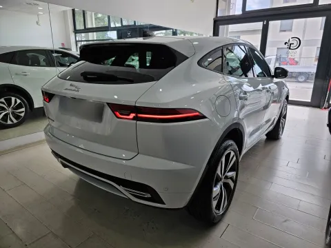 Jaguar E-Pace 2.0d i4 mhev R-Dynamic SE awd 163cv auto - Immagine 7