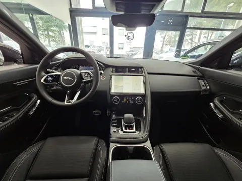 Jaguar E-Pace 2.0d i4 mhev R-Dynamic SE awd 163cv auto - Immagine 16
