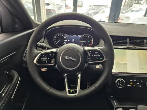 Jaguar E-Pace 2.0d i4 mhev R-Dynamic SE awd 163cv auto - Immagine 17